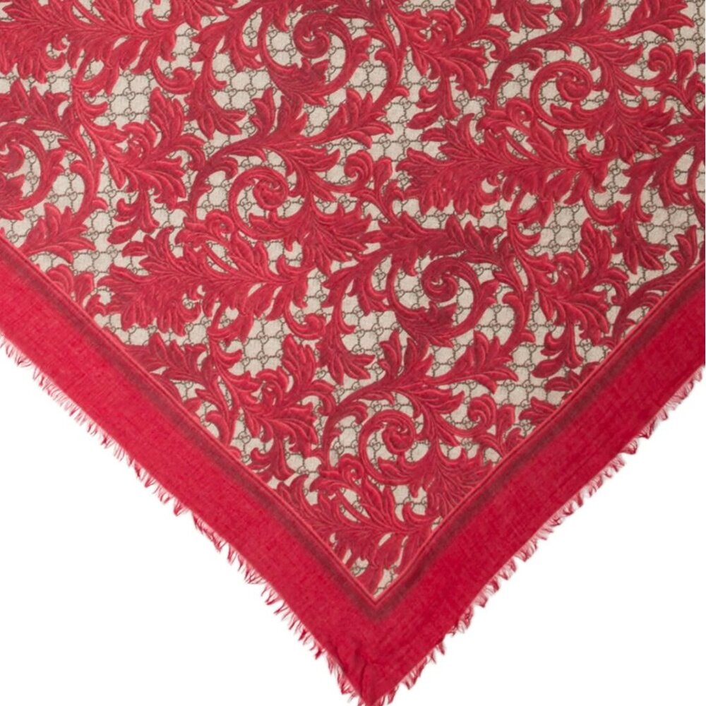 Gucci monogrammed Arabesque red silk shawl - Picture 7 of 7